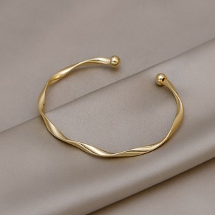 Amazon Cross-border New Simple Fashion Geometric Twisted Bracelet Advanced Niche Design All-match Bracelet for Women