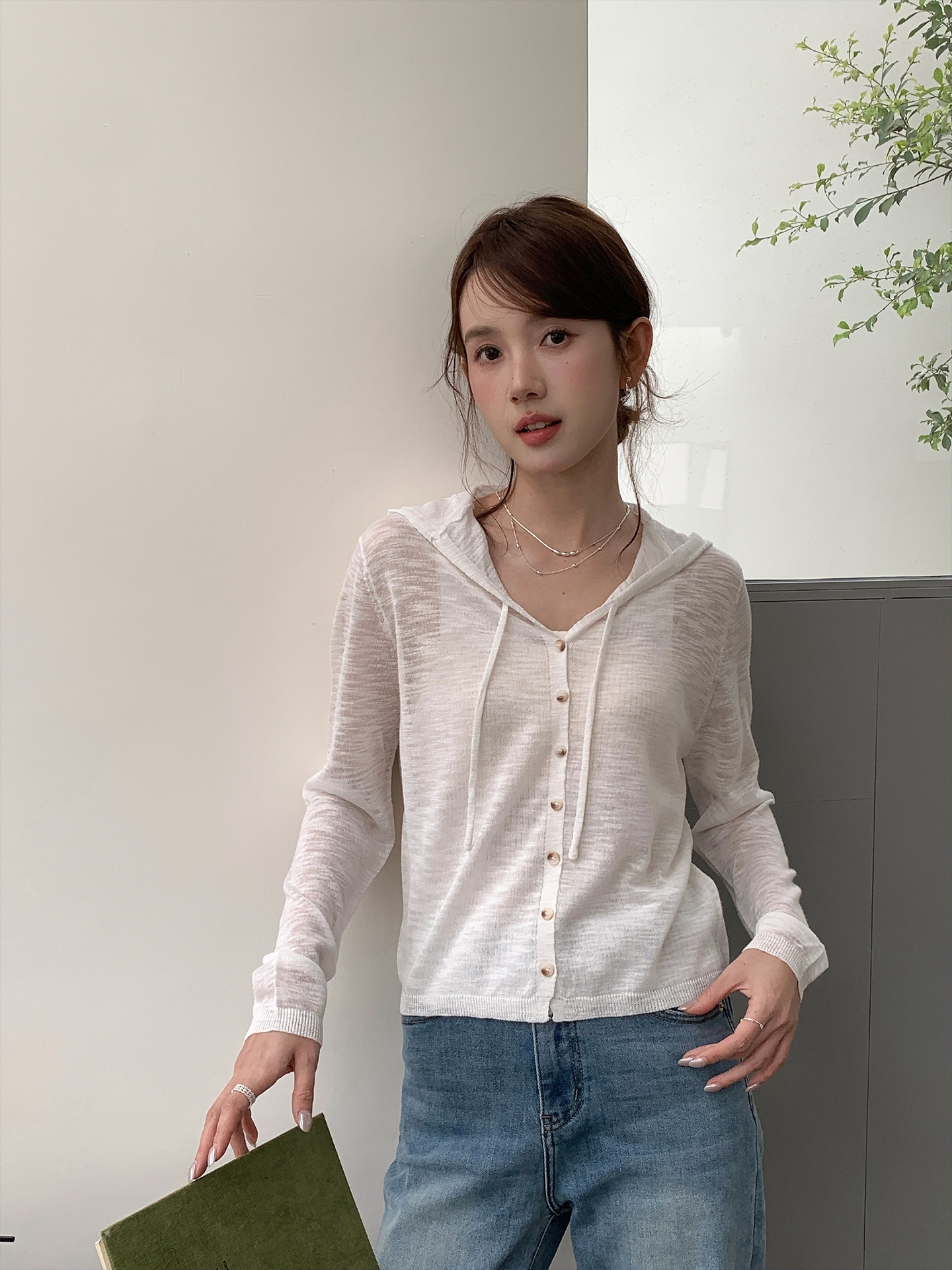 26ye019 white long-sleeved outerwear