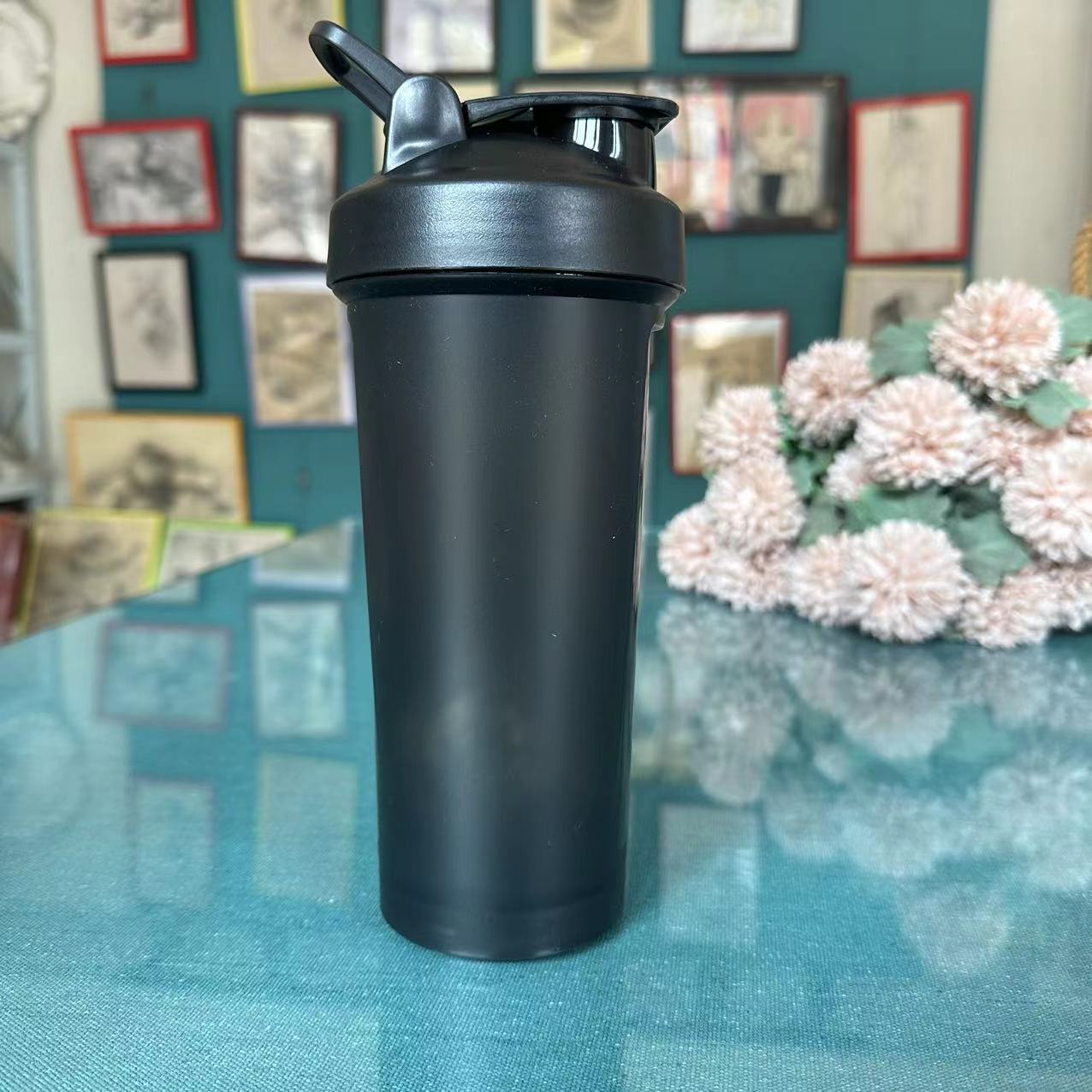 600ml de plástico agitador taza de proteína en polvo taza de batido de leche taza de agua deportiva de fitness portátil logotipo de la taza agitador suministro directo de fábrica