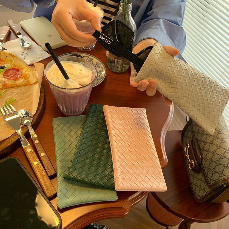 Ins-Style Glasses Case, Solid Color Woven Glasses and Sunglasses Storage Bag, Magnetic Absorption Pouch for Prescription and Sunglasses Ins-Style Glasses Case, Solid Color Woven Glasses and Sunglasses Storage Bag, Magnetic Absorption Pouch for Prescription and Sunglasses