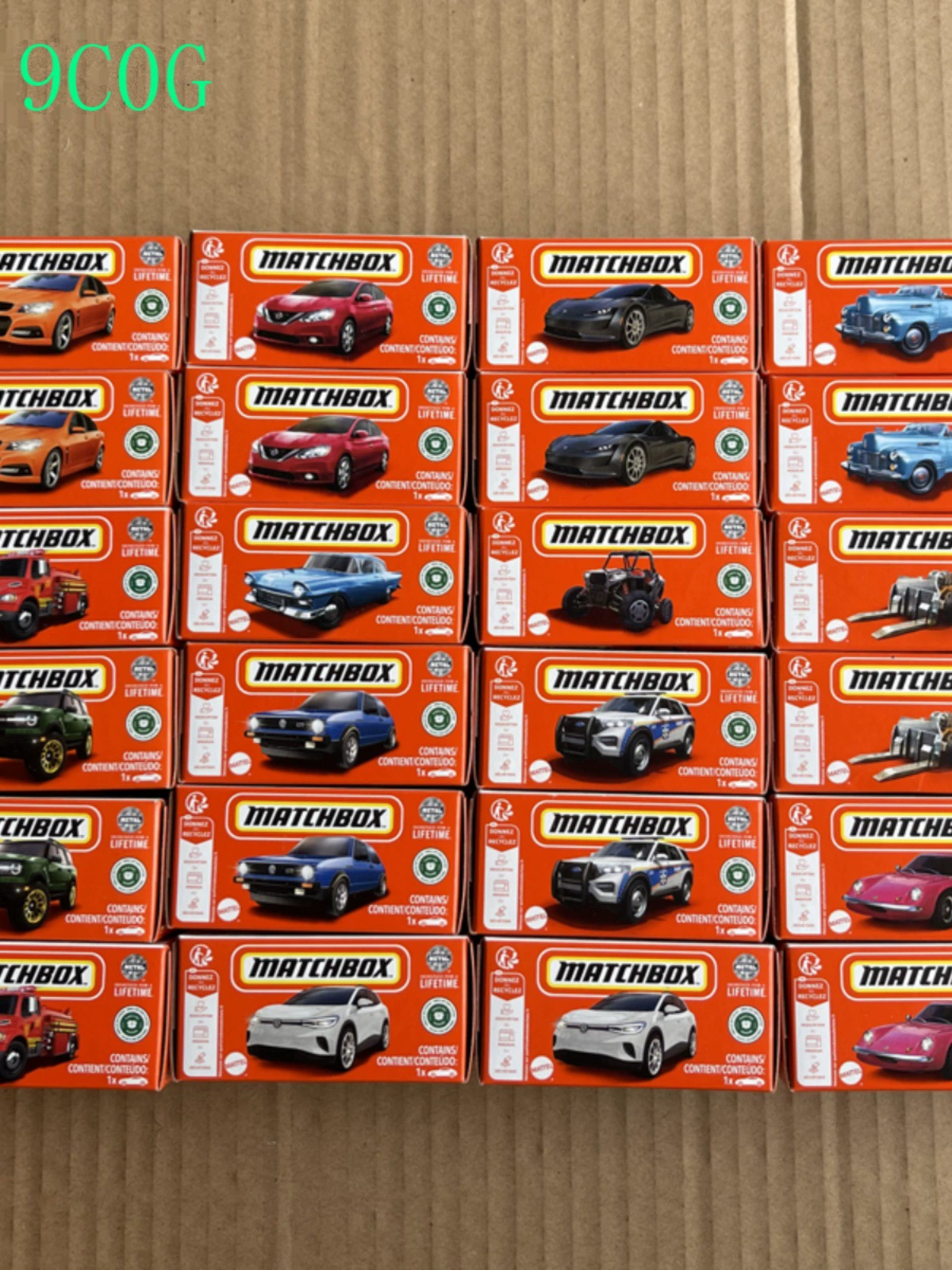 CDER 30782 Matchbox City Hero Firewood Traffic Series DNK70 Mercedes-Benz Cadillac