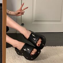 ������ߺ�ɫ��Ь2025�¿��ļ��⴩�ٴ����e���Ǖr�к��sһ����