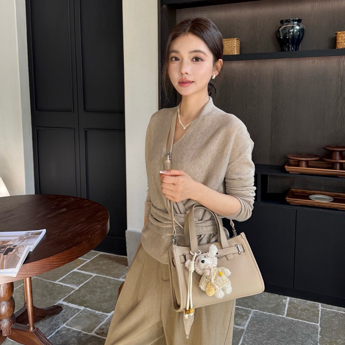 Luxury Women's Handbag 2025 New Arrival Minimalist Textured Small Square Bag French Style Commuter Shoulder & Crossbody Bag 9764-3 - Thumbnail 4