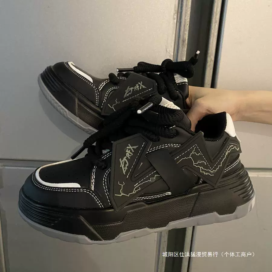 Зимой ins Hong Kong ветер ниша толстый дно маленькая черная обувь мужские улзанг ретро увеличенные кроссовки