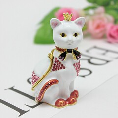 Japanese and Korean enamel alloy craft gifts metal crown cat jewelry box creative home accessories small ornaments wholesale