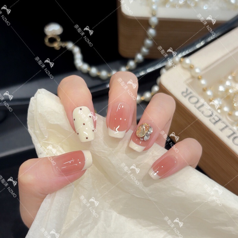 [White Holiday] Everyday Versatile French Polka Dot Whitening Wearable Nails Simple Design Diamond Manicure