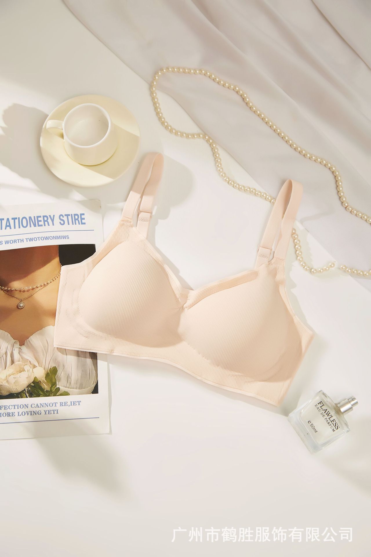 Venta directa de fábrica Comercio electrónico transfronterizo Sudeste de Asia Vietnam Tailandia Damas Pechos pequeños reunidos Sujetador lateral simple sin costuras