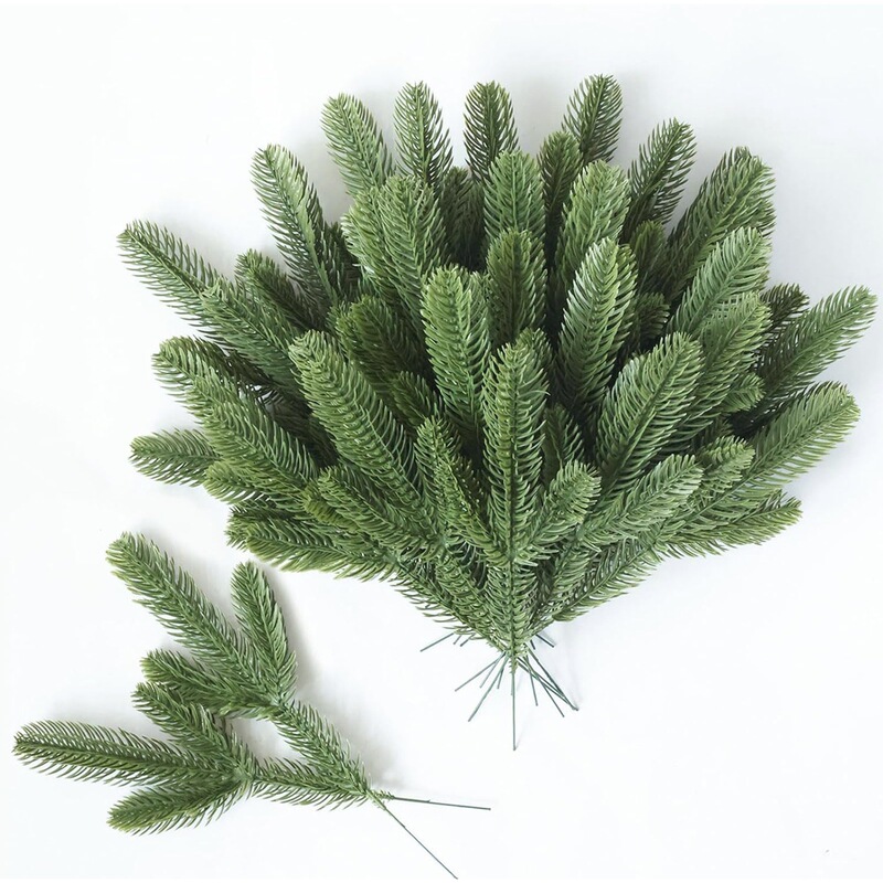 Artificial Pe Plastic Fake Tree with Simulated Pine Needles for Christmas Decoration Green Plants and Christmas Tree Accessories