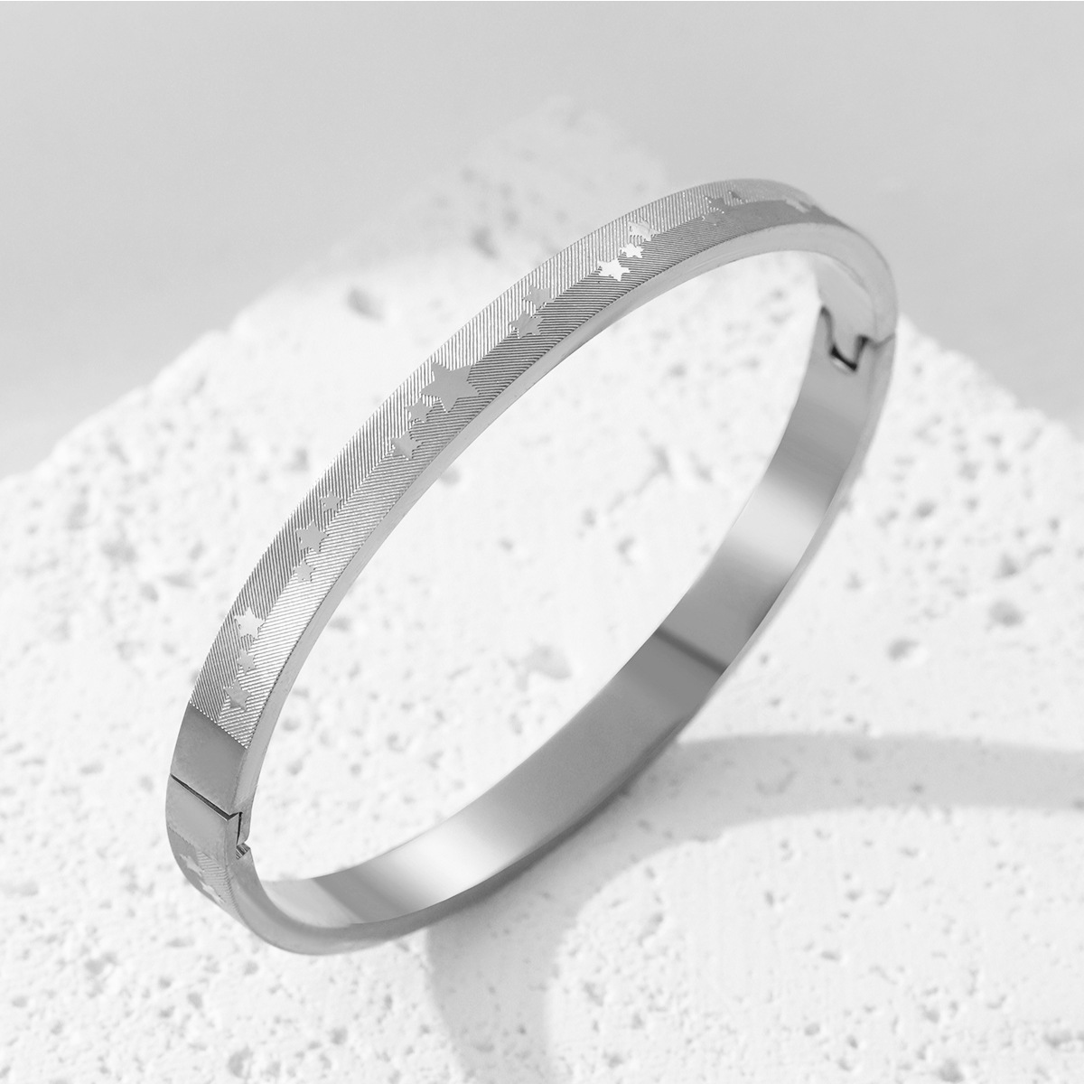 25g Weight Bangle Classification Titanium Steel Chain Material 1 Piece Quantity Holiday, Daily Occasion Titanium Steel Material Star Pattern Women's Gender Plating Design Basic, Classic Style Style Basic Classic Style Star Titanium Steel Bangle In Bulk 5