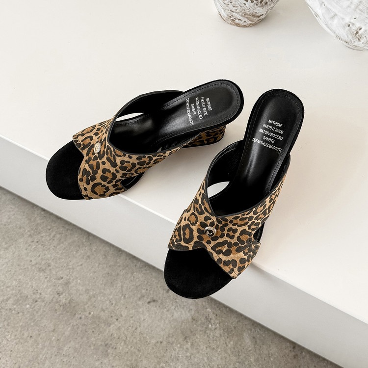 Sandal nữ da cừu hở mũi quai chéo gót xuồng 5 cm — màu nâu, Trang chủ, màu đen chi tiết 102