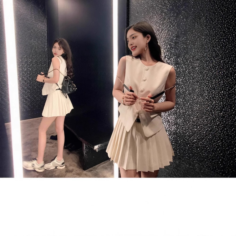 Star European Fashion Vest suit Women's Summer New Korean Version Slim Look Small Women's Pleated Half-length Skirt Two-piece Set