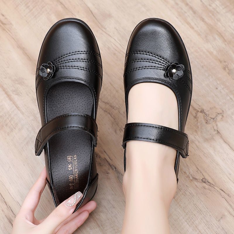 软底舒适妈妈鞋单鞋防滑平底中老年女鞋春秋皮鞋魔术贴老人奶奶鞋