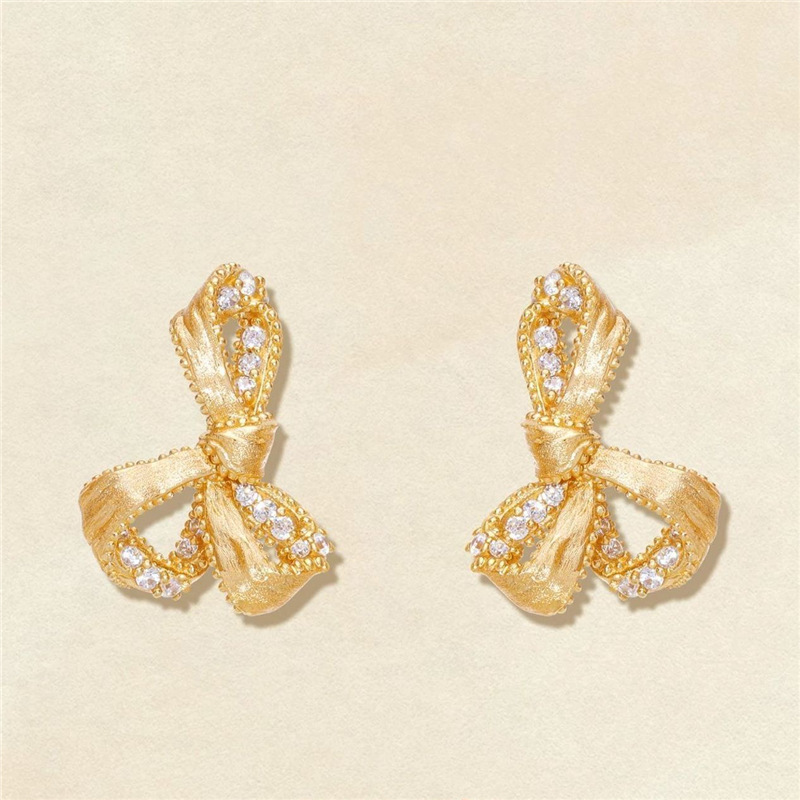 "Silk" vintage design, lively and elegant bow, versatile and sweet stud earrings for women