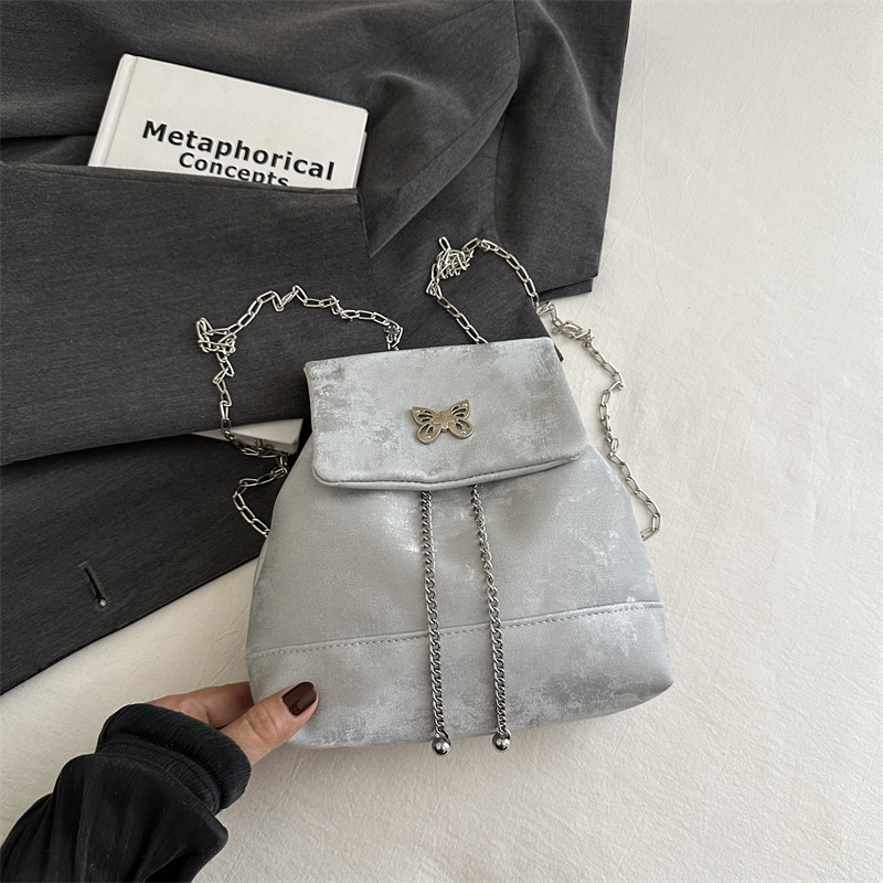 2024 nueva mochila de diseño de nicho de gran capacidad bolso de cadena de ocio de cercanías coreano bolso de elemento mariposa