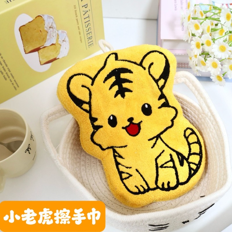 子犬のトラは手ぬぐいを拭います。|undefined