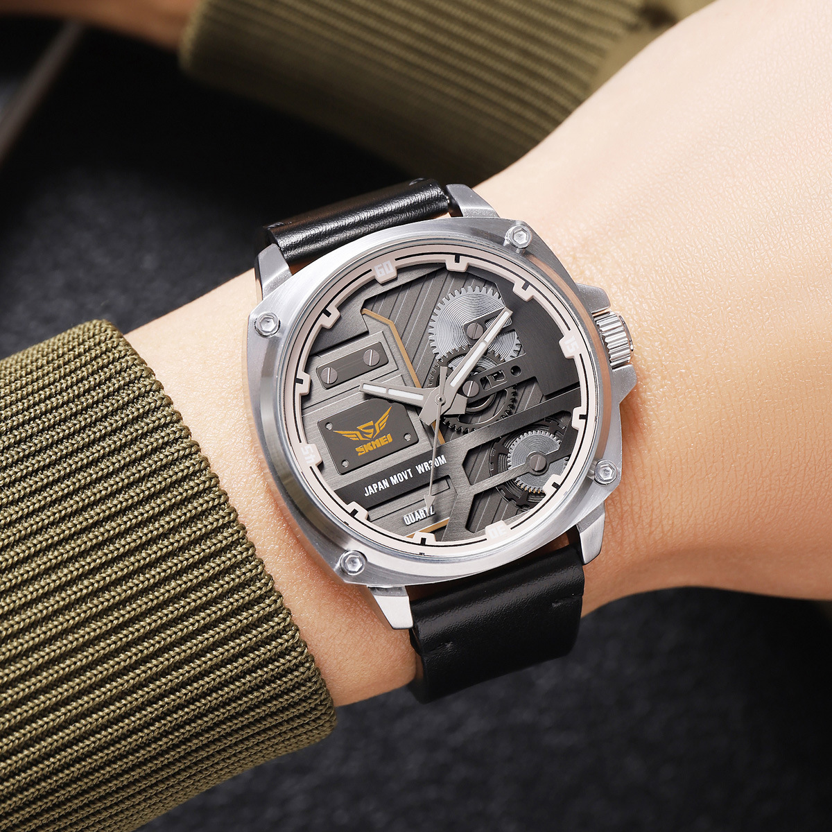 Momento de la belleza de los hombres viento mecánico reloj de cuarzo cinturón retro impermeable nocturna tendencia relojes de pulsera mayorista transfronterizo spot