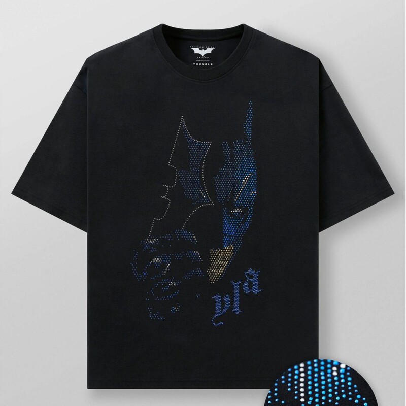Youngla's new American-style Batman co-branded shirt features rhinestone detailing, is wear-resistant, breathable, wrinkle-resistant, and made of loose-fitting cotton Youngla's new American-style Batman co-branded shirt features rhinestone detailing, is wear-resistant, breathable, wrinkle-resistant, and made of loose-fitting cotton