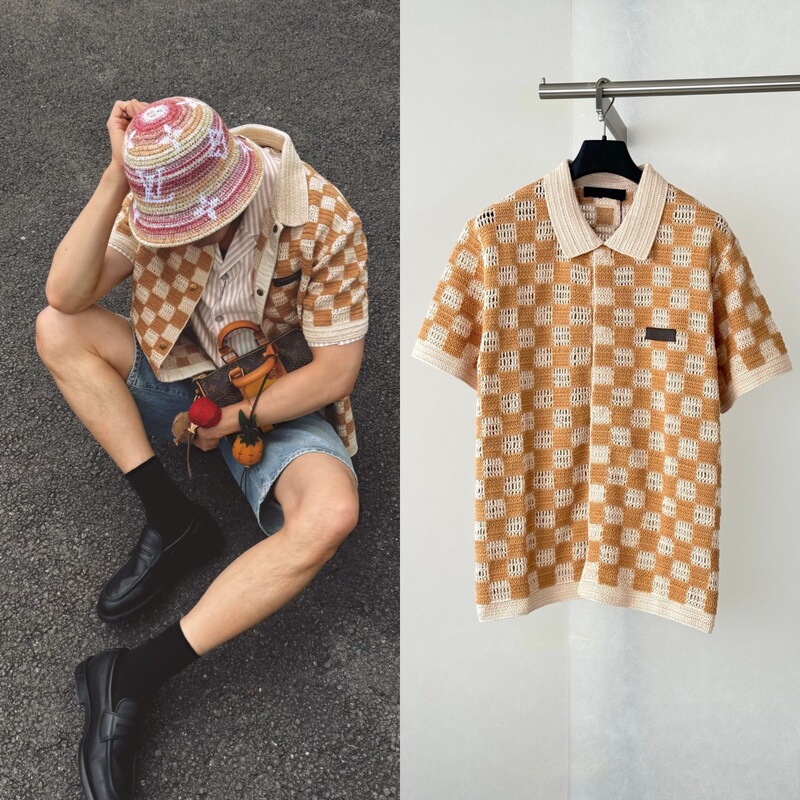 Top-quality 26SS trendy brand new model, LV-style leather label, checkerboard pattern, hollow-out knit, Polo collar, short-sleeve cardigan, trendy