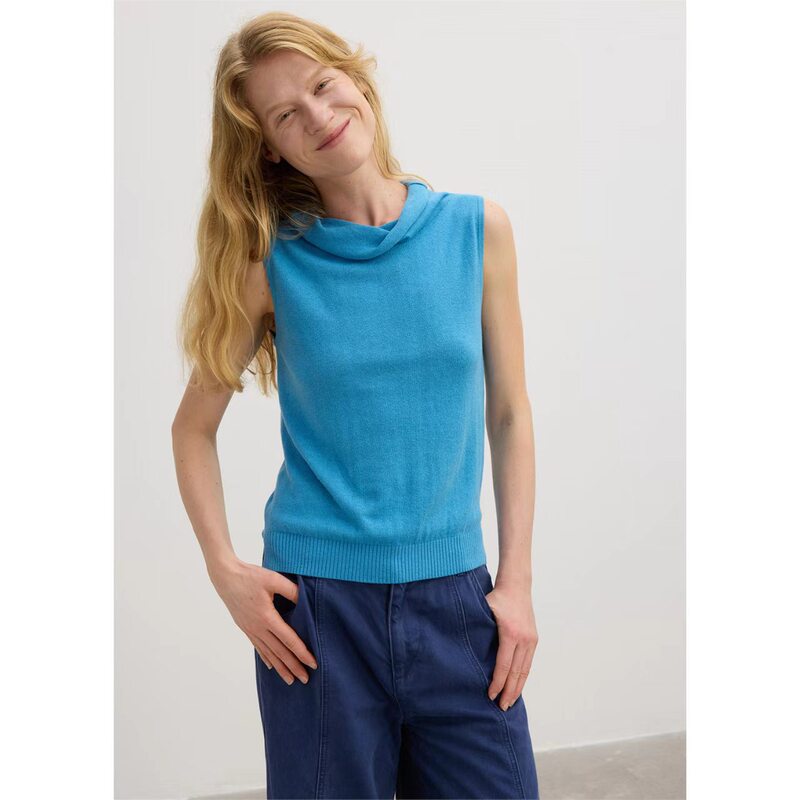 The same style as in the mall, loose-fitting, semi-high collar, sleeveless knitted vest with a draping effect, versatile for summer, flattering and slimming knitwear The same style as in the mall, loose-fitting, semi-high collar, sleeveless knitted vest with a draping effect, versatile for summer, flattering and slimming knitwear