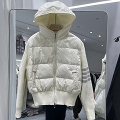 クロスボーダーの四つのバーのデザイン感があります。