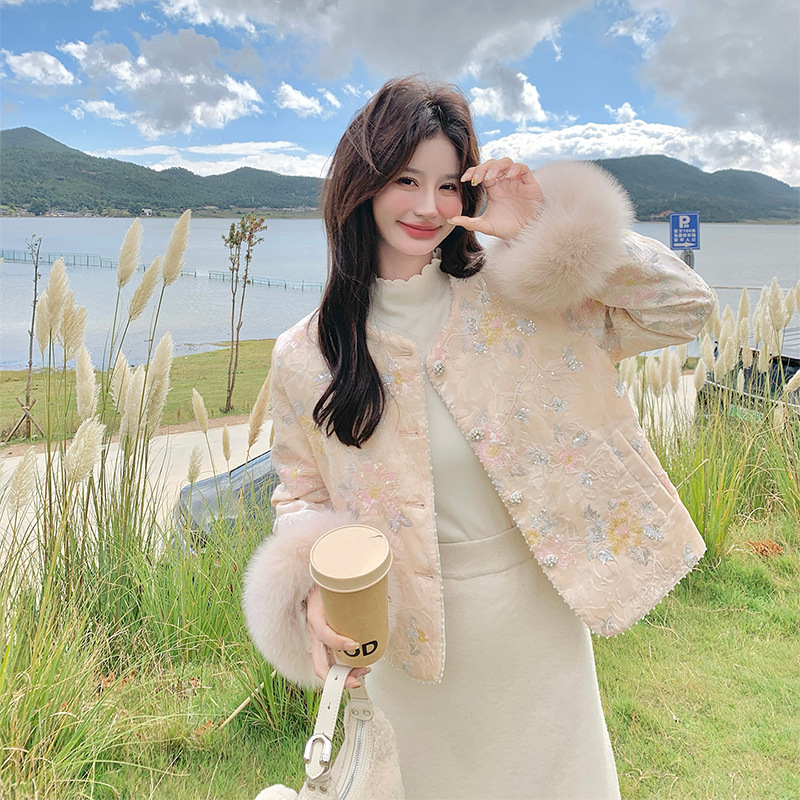 New Chinese Style Sequin Embroidered down Jacket Women's Short 2025 Winter New Style Small Fragrant Fox Fur White Duck down Jacket