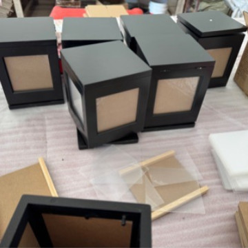 Inventario de madera giratoria con marco caja de recuerdo para mascotas, caja de recuerdo para perros y gatos, base giratoria de madera para gatos