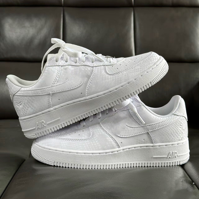 Pure Original Af1 Kobe Bryant Co-Branded Sports Skateboard Shoes Snake Pattern Kobe Air Force One Men's and Women's Classic Versatile White Shoes Pure Original Af1 Kobe Bryant Co-Branded Sports Skateboard Shoes Snake Pattern Kobe Air Force One Men's and Women's Classic Versatile White Shoes