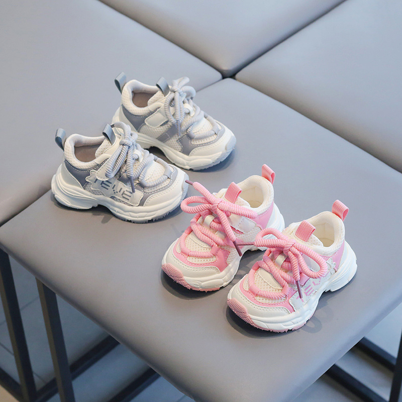 Calzado deportivo para niños primavera y otoño nuevo estilo niño transpirable antideslizante zapatos individuales guapos mujer bebé todo fósforo zapatos casuales coreanos marea