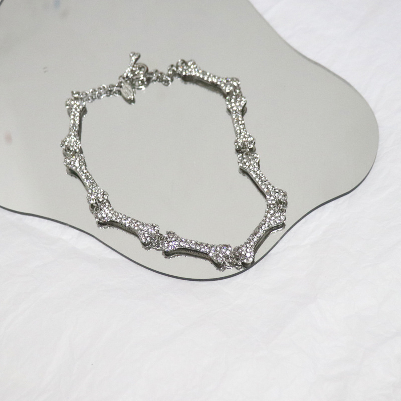 Alloy Material Personality Full Rhinestone Bone Shaped Stitching Necklace