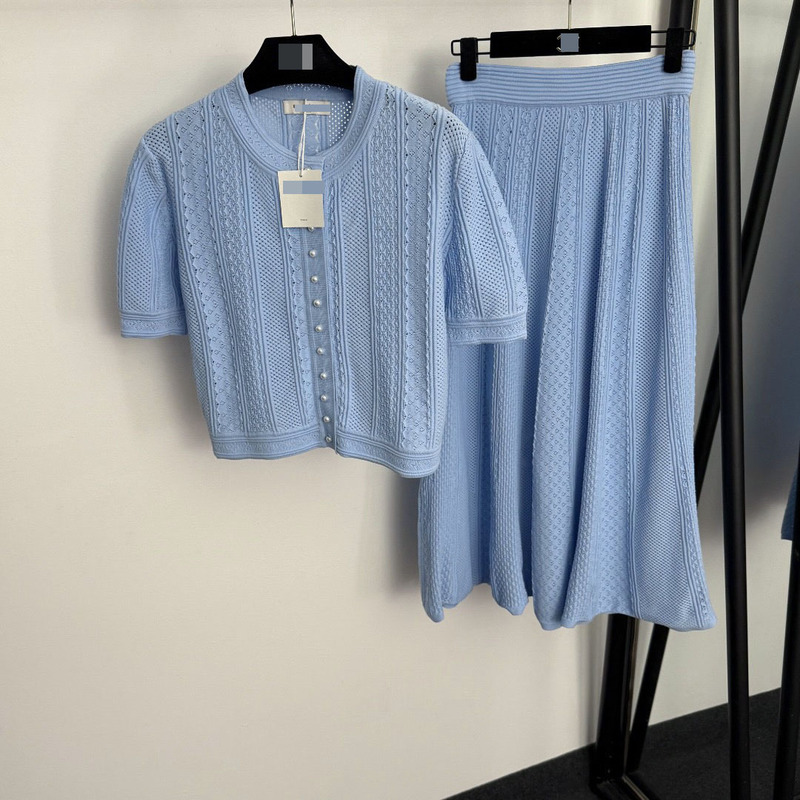 S Family French Elegant Lady Round Neck Long-Sleeved Single-Breasted Knitwear High-Waisted Elastic Skirt Knitted Fashion Suit