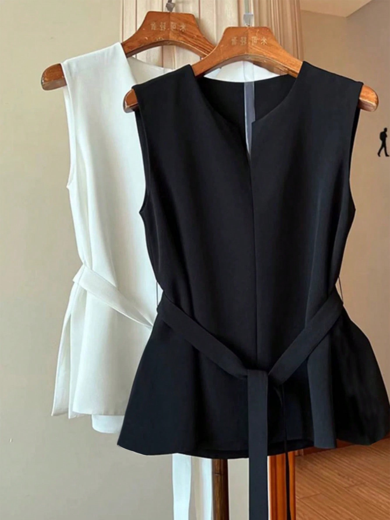 Women's Clothing Solid Color Notched V Neck Sleeveless Shirt New Style Top In Stock_ecoleips.com
