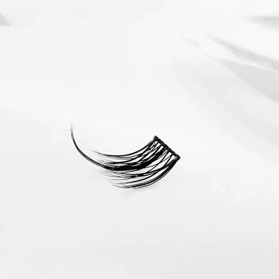 False eyelashes for eyelashes solar-powered with sunflower extract