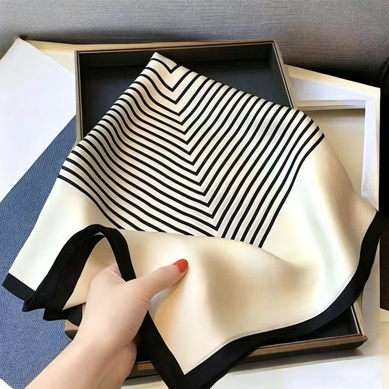 New Style Small Square Scarf for Women, Summer Versatile Scarf, Hairband, Silk Scarf, Neck Scarf, Elegant and High-End Neck Protection, Thin Style for Spring and Autumn New Style Small Square Scarf for Women, Summer Versatile Scarf, Hairband, Silk Scarf, Neck Scarf, Elegant and High-End Neck Protection, Thin Style for Spring and Autumn
