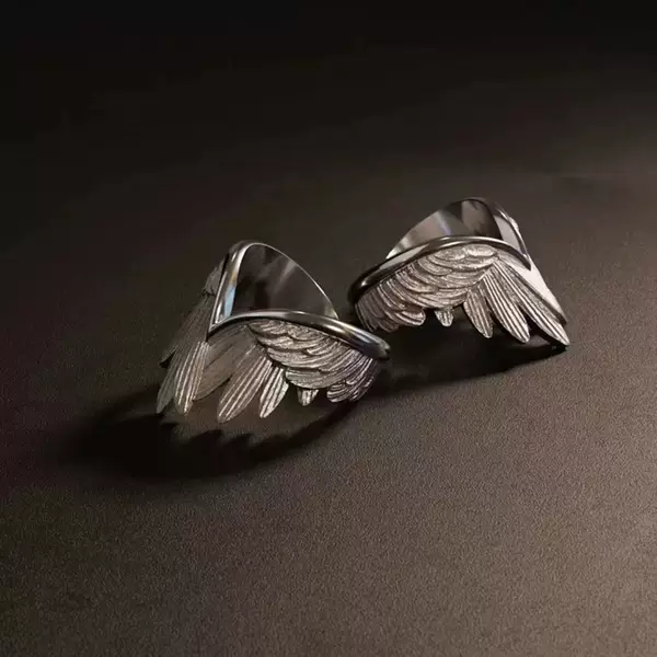 Creative new angel wings ring for men and women neutral wind heart-shaped protective posture wing opening adjustable ring