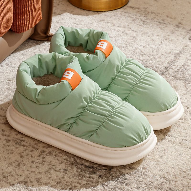 Zapatillas acolchadas de algodón para hombres, zapatos acolchados de algodón engrosados antideslizantes impermeables para el invierno, zapatillas acolchadas de algodón para el hogar de la pareja para el invierno