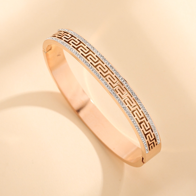 Brazalete de acero de titanio de la Gran Muralla de la Mujer Retro corte vientos de nicho diseño ligero de lujo de diseño de alto nivel sensación de joyería de nuevo estilo