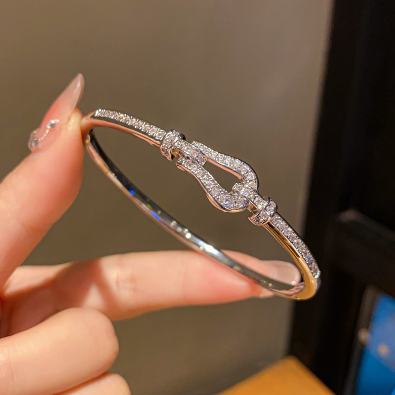 18K リアルゴールド電気メッキジルコン馬蹄バックルブレスレット新しいレトロニッチブレスレットライト高級ハイエンドブレスレット卸売|undefined