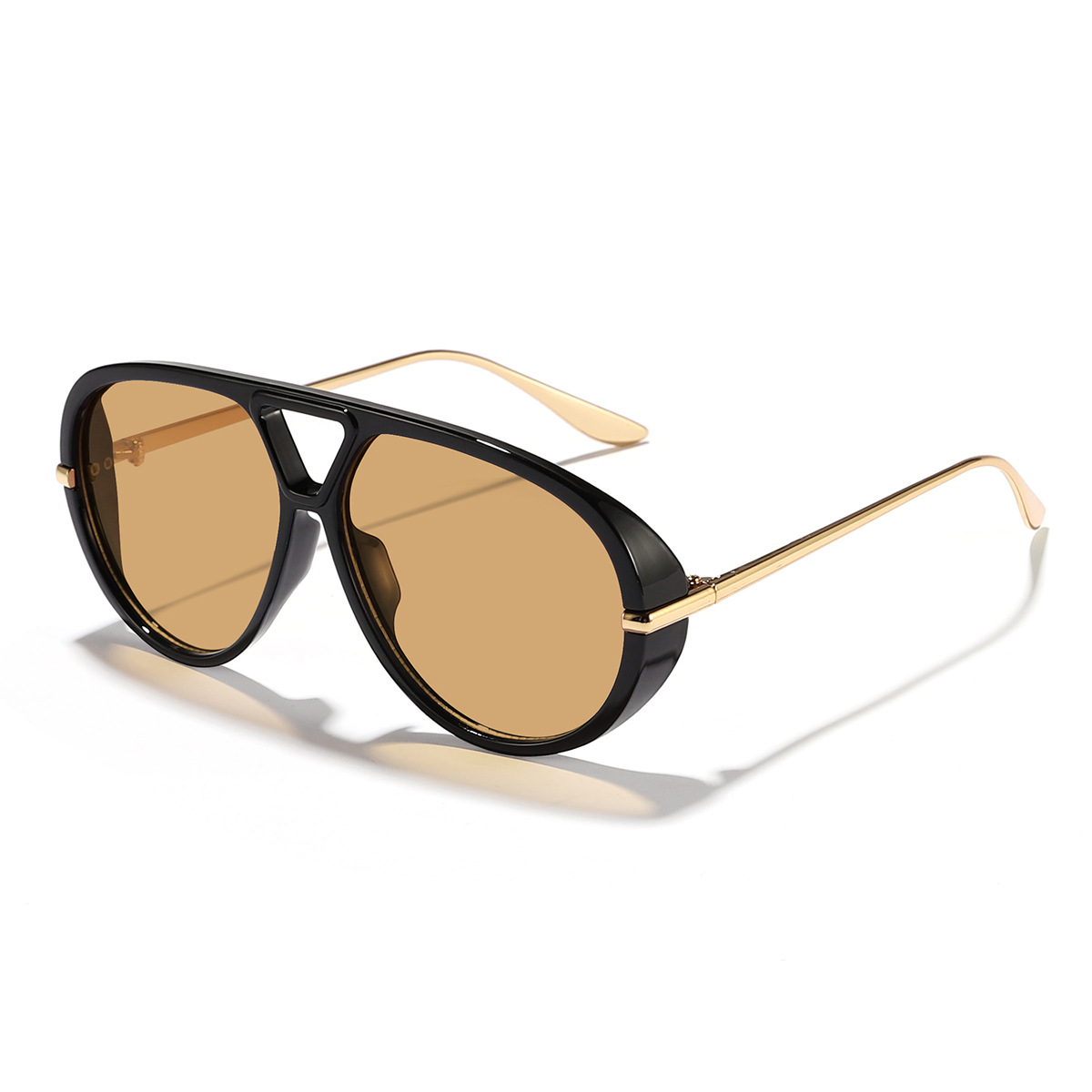 Té claro con marco negro brillante