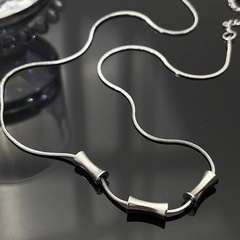 2025 新しいスモールウエストペンダントネックレスニッチハイエンドカップルセーターチェーンメンズアクセサリーコールドトレンドジュエリー