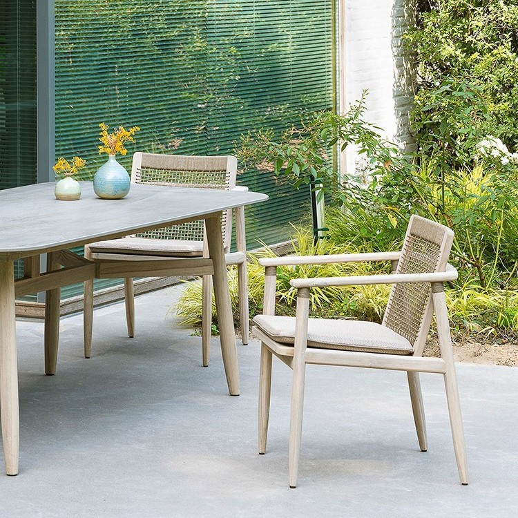 Mesa y silla al aire libre simple patio al aire libre hotel al aire libre impermeable silla de caña villa de madera maciza muebles de comedor de madera anticorrosiva
