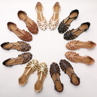 Woven Hollow Flat Bottom Flat Sandals Women's Summer Outer Wear 2025 New Style Breathable One-Button Fashionable Holiday Roman Shoes