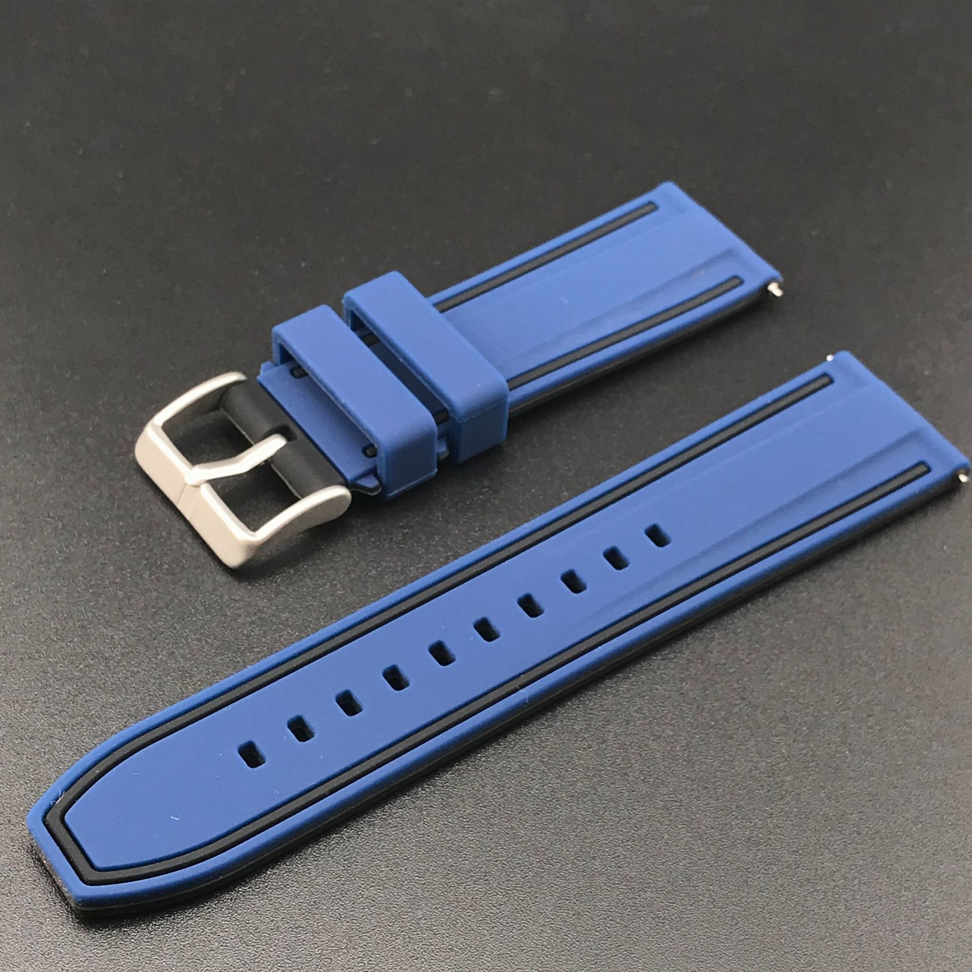 Universal de la correa de silicona transfronteriza interruptor de liberación rápida de dos colores banda de oído adaptador 20 22 24mm de silicona de dos colores Reloj