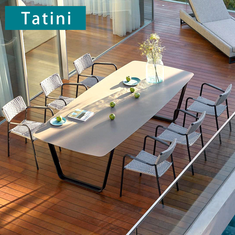 Mesas y sillas de exterior para patios de villas, mesas de aleación de aluminio impermeables y resistentes al sol, conjunto de sillas de ratán para terraza de jardín. image 2