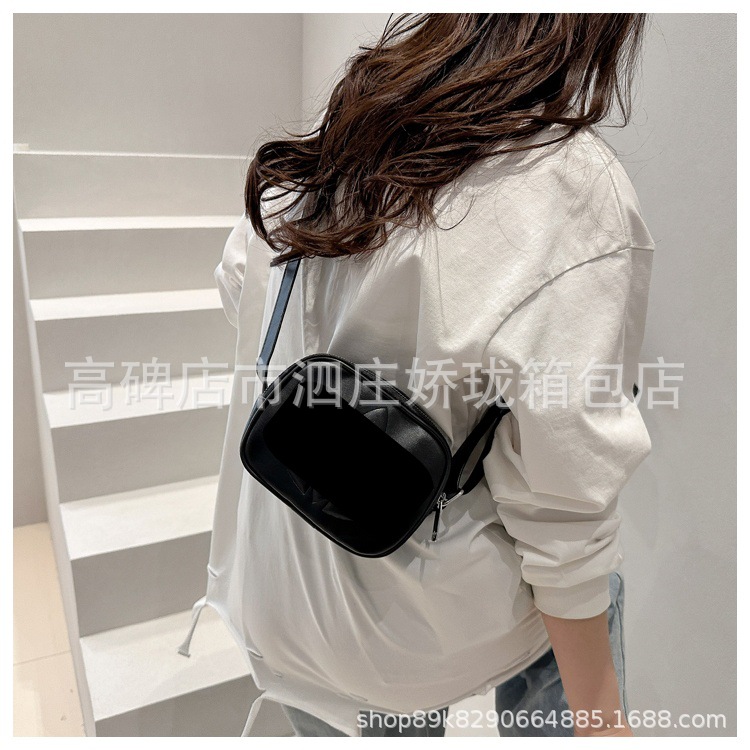 Simple and Trendy Mobile Phone Bag 2026 Autumn New Portable Large-Capacity Cosmetic Bag Light Luxury Travel Toiletry Bag