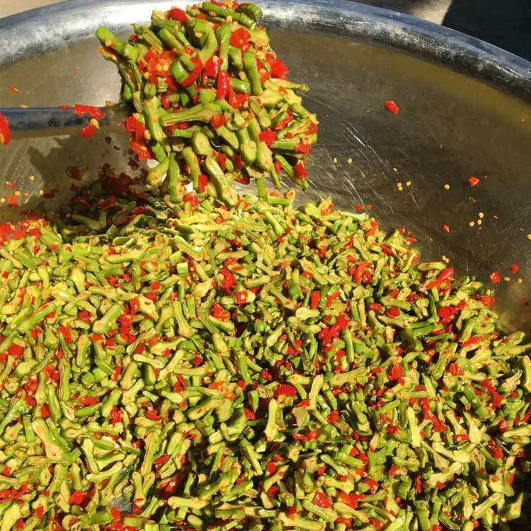 厂家批发湖南农家酸辣刀豆脆爽新剁椒刀豆爽口下饭菜拌面辣酱腌菜