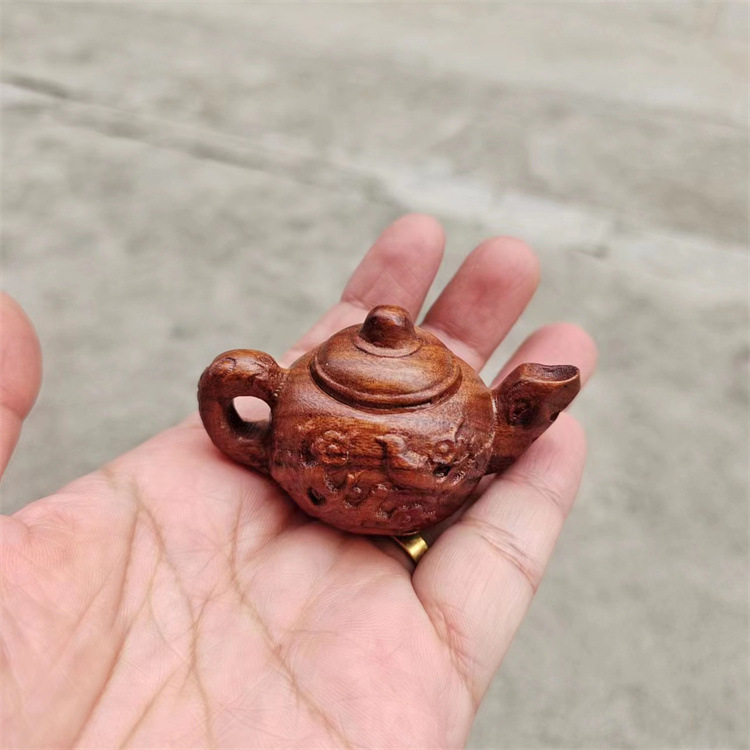 ラオスの黄花梨の木はミャンマーの花梨を彫刻します。|undefined