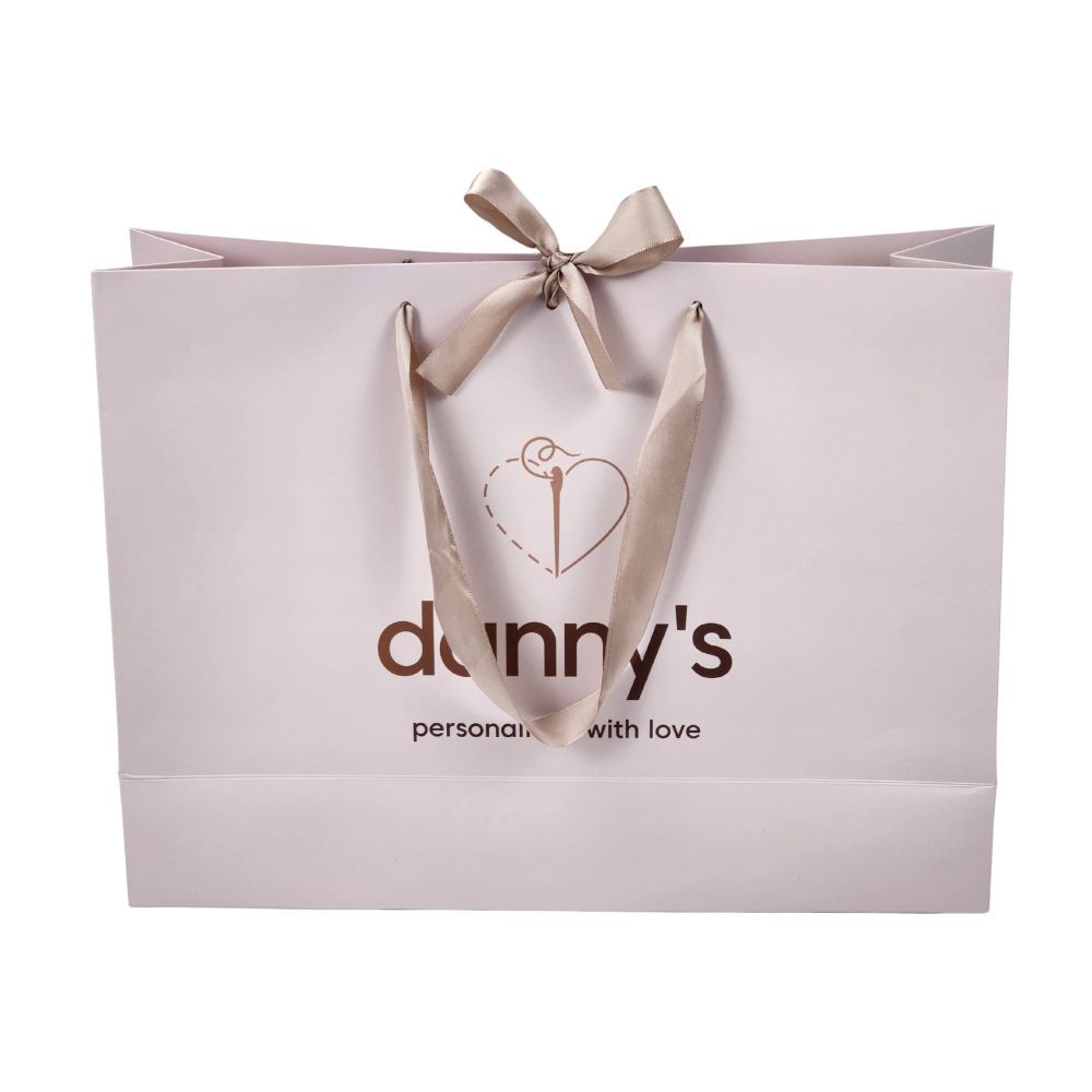 工厂奢华服装品牌商店标志印刷纸质礼品袋，带有您自己的标志