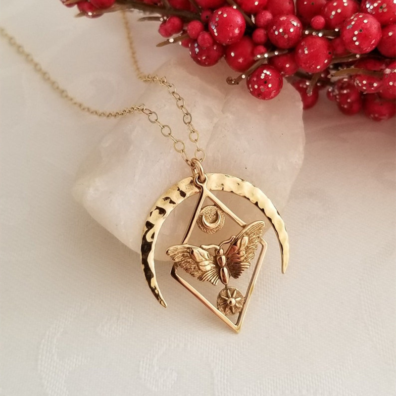 Retro fashionable pendant