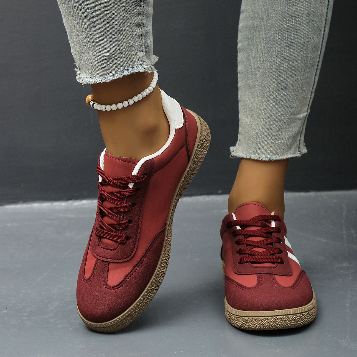 2026 primavera y verano nuevo comercio exterior de tamaño grande correa de cabeza redonda con base plana ocio versátil zapatos de skate ligeros zapatos de mujer al por mayor
