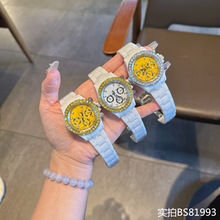 �ڼҌ�ʯ���մɱ펧ʯӢ���p�ݕr��Ůʿ�ֱ�С���OӋ�������Ů